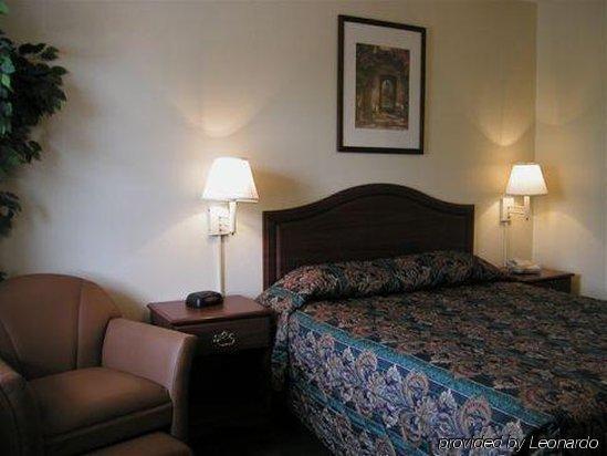 Intown Suites Extended Stay Chesapeake Va - I-64 Crossways Blvd Δωμάτιο φωτογραφία